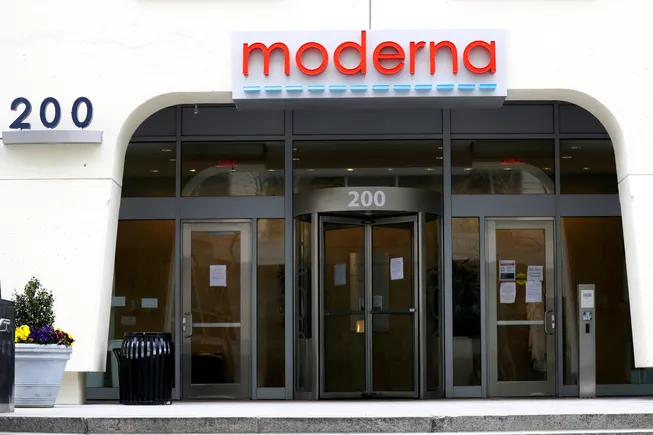 Moderna, after losing US funding, rebounds to start mRNA bird flu vaccine trial